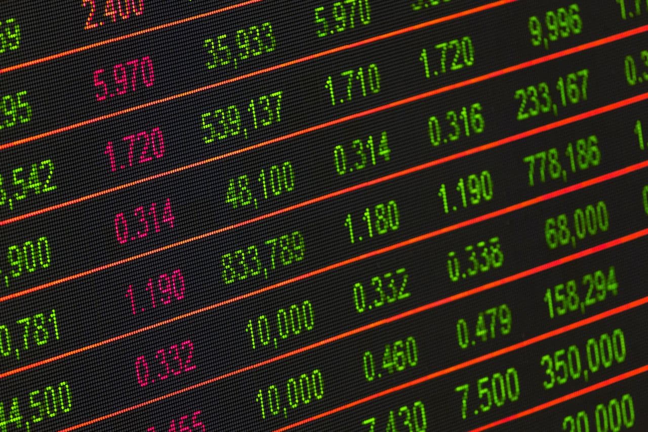 Financial Services data and AI solutions built on Snowflake