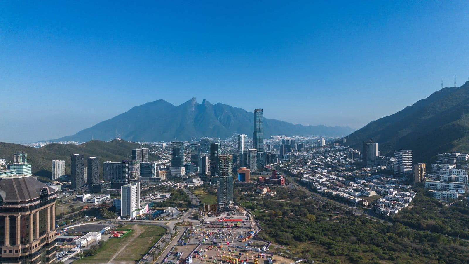 Viewnear's Monterrey home: a modern office building at Pueblo Serena, at the foot of the Sierra Madre